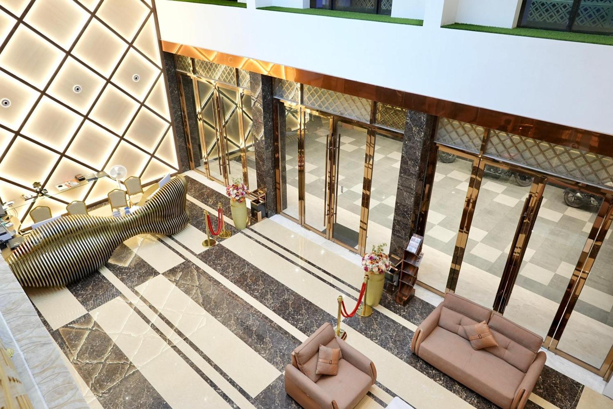 Le Royale Palace Karaikal Exteriör bild