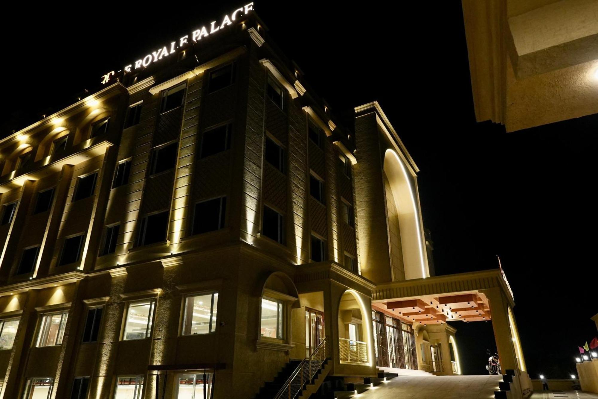 Le Royale Palace Karaikal Exteriör bild