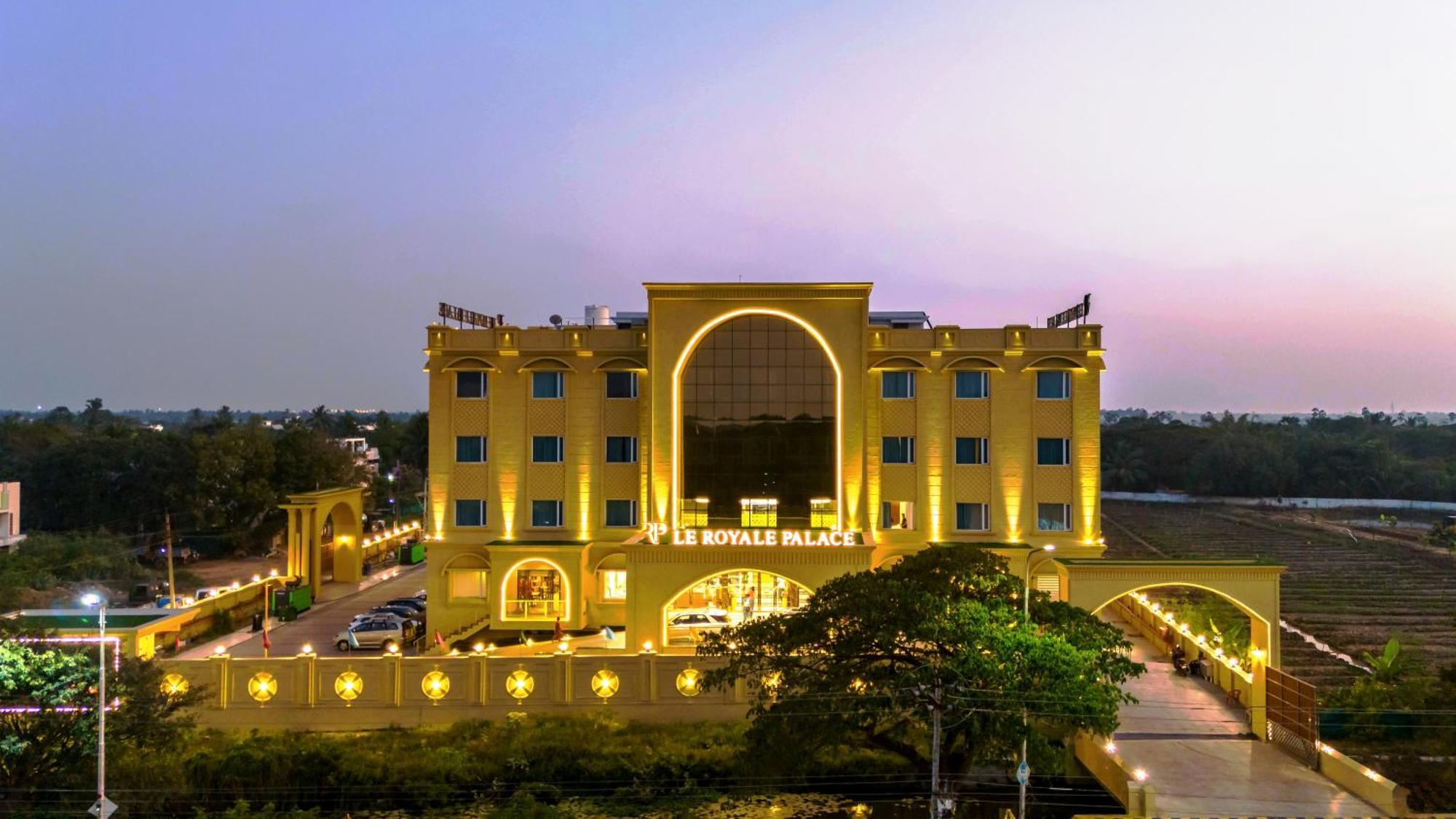 Le Royale Palace Karaikal Exteriör bild